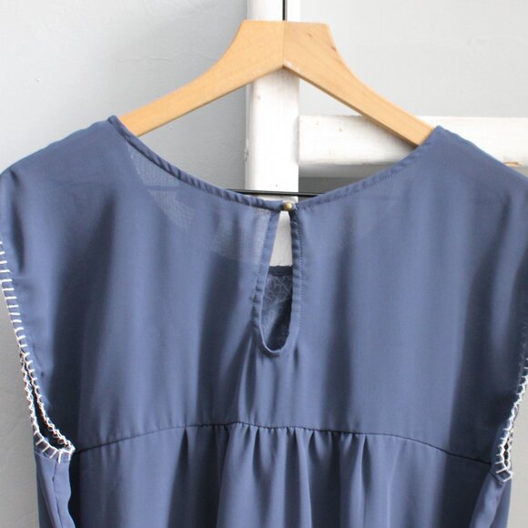 Motherhood Blue Chiffon Floral Embroidered Sleeveless Maternity Top Size Large - Picture 4 of 5